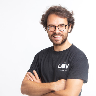 Nicolás Lavalliere ponderando el Curso de Emprendimientos e Innovación de Scalabl
